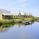 Modern Design Lodge Directly At The Water