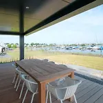 Modern Design Lodge Directly At The Water