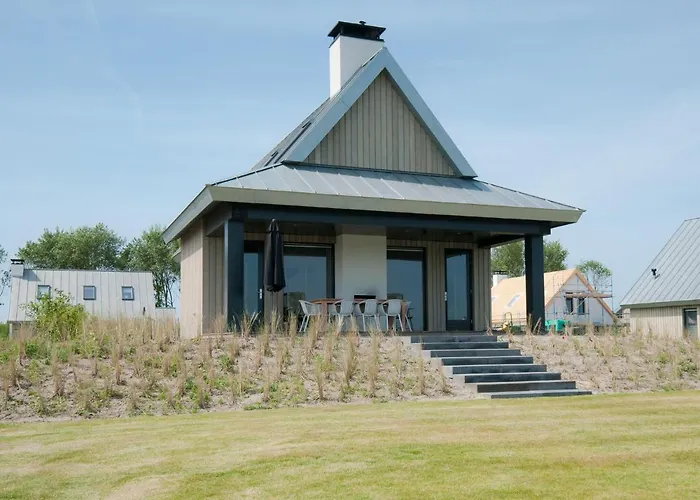 Modern Design Lodge Directly At The Water