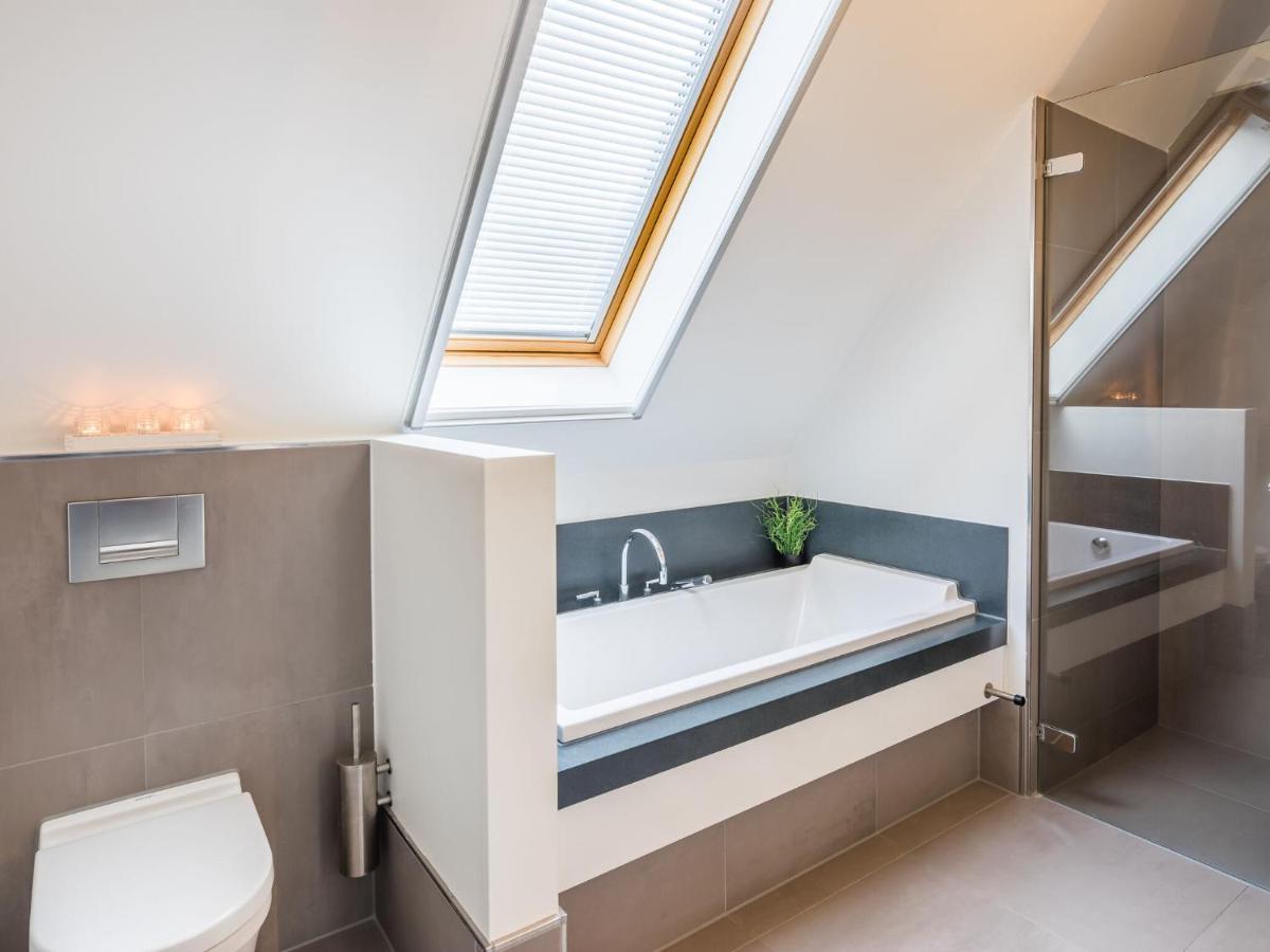 Modern Design Directly At The Water Vakantiehuis