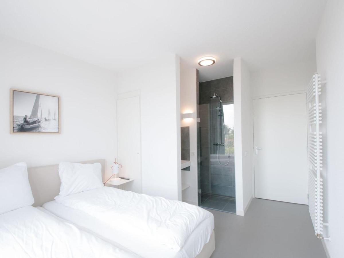 Modern Design Directly At The Water Vakantiehuis