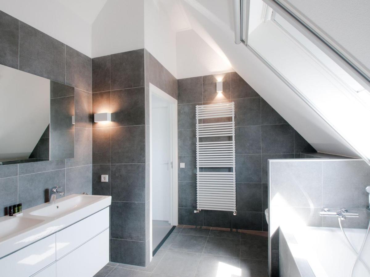Modern Design Directly At The Water Vakantiehuis *