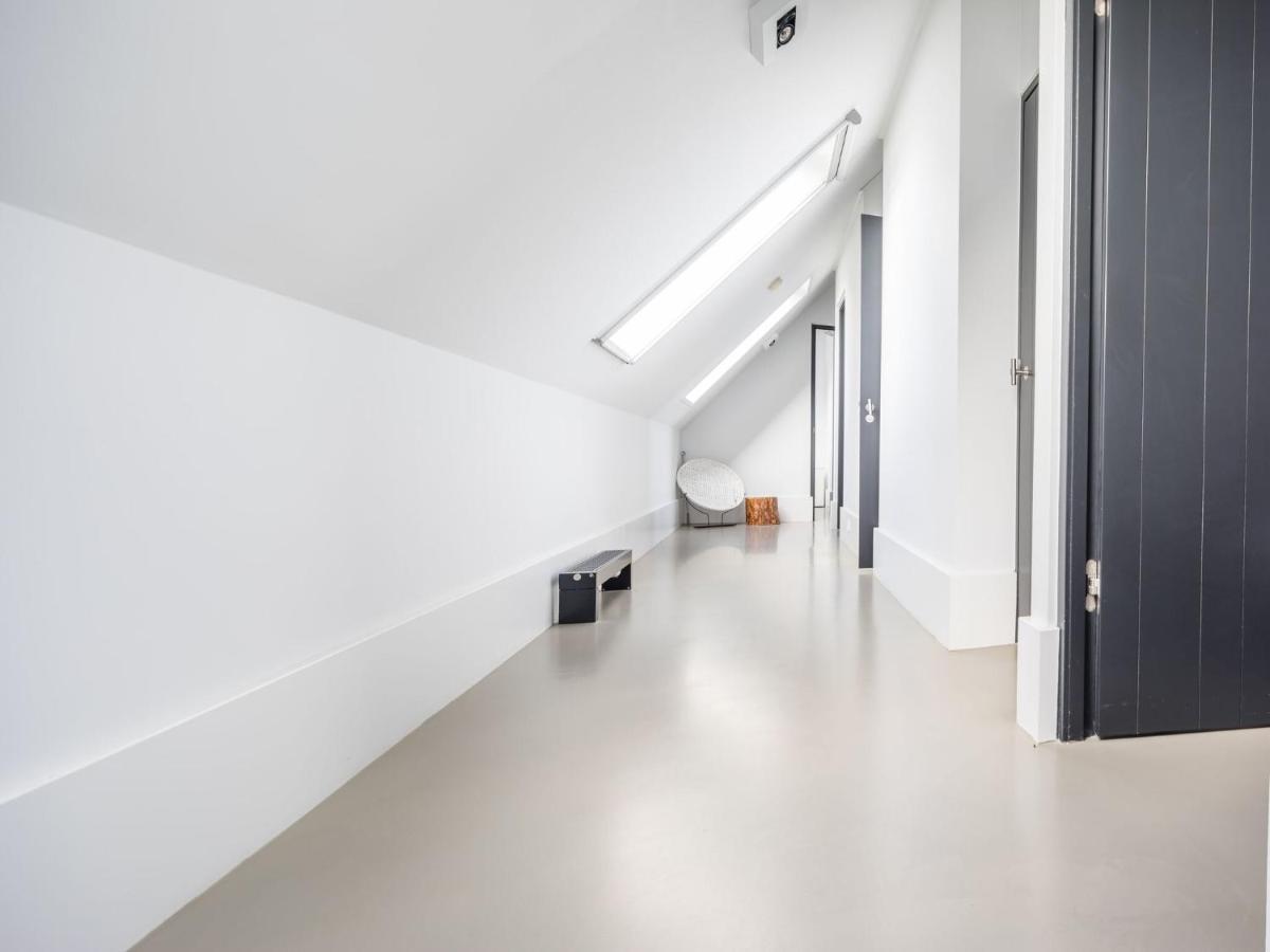 Vakantiehuis Modern Design Directly At The Water