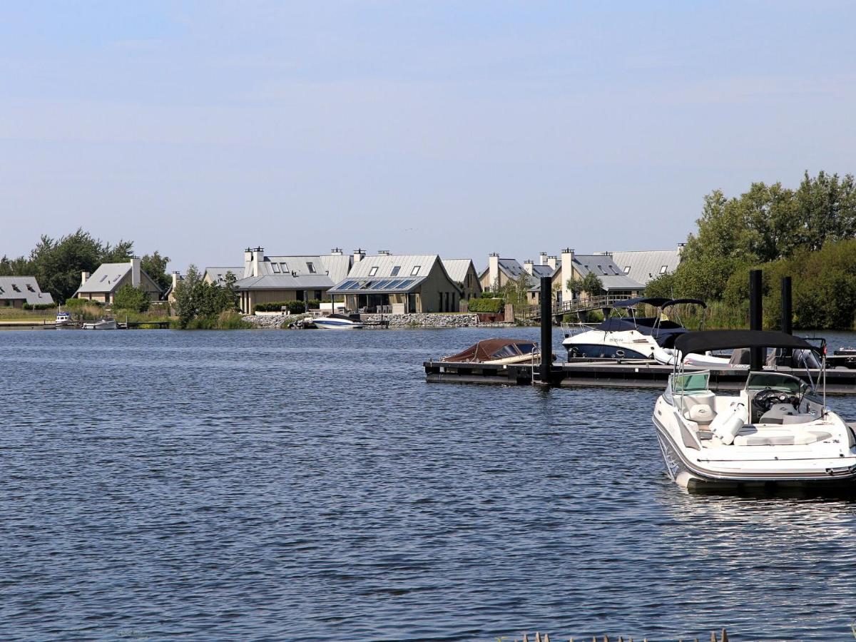 Modern Design Directly At The Water Vakantiehuis Tholen